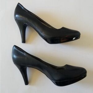 Bandolino Black Man Made Leather Platform Heels (size 9)